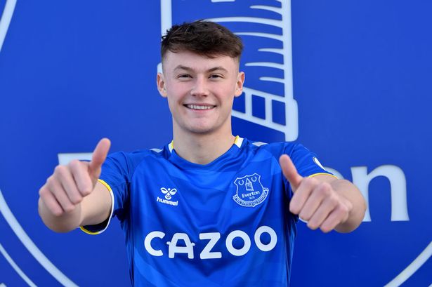 Everton signs Patterson from Rangers for an undisclosed fee  